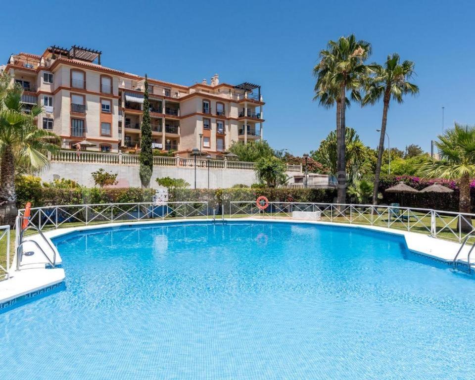 2Bdr Sunny Apartment With Pool And Private Parking In Беналмадена Екстериор снимка