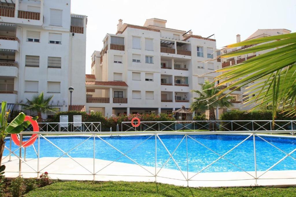 2Bdr Sunny Apartment With Pool And Private Parking In Беналмадена Екстериор снимка