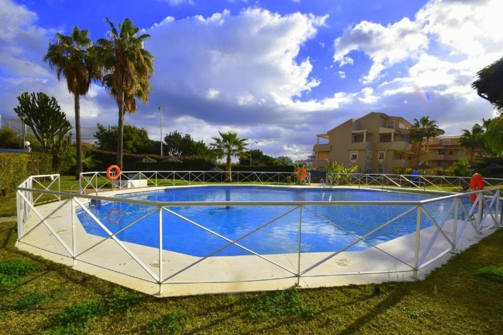 2Bdr Sunny Apartment With Pool And Private Parking In Беналмадена Екстериор снимка