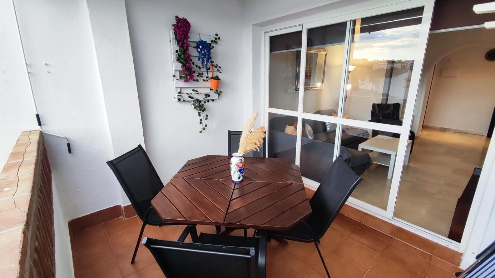 2Bdr Sunny Apartment With Pool And Private Parking In Беналмадена Екстериор снимка